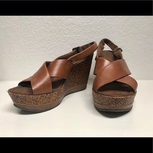 Libby.Edelman Wedges